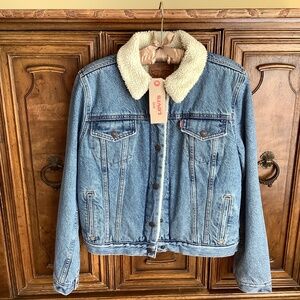 NWT Levi’s Sherpa denim jacket, L